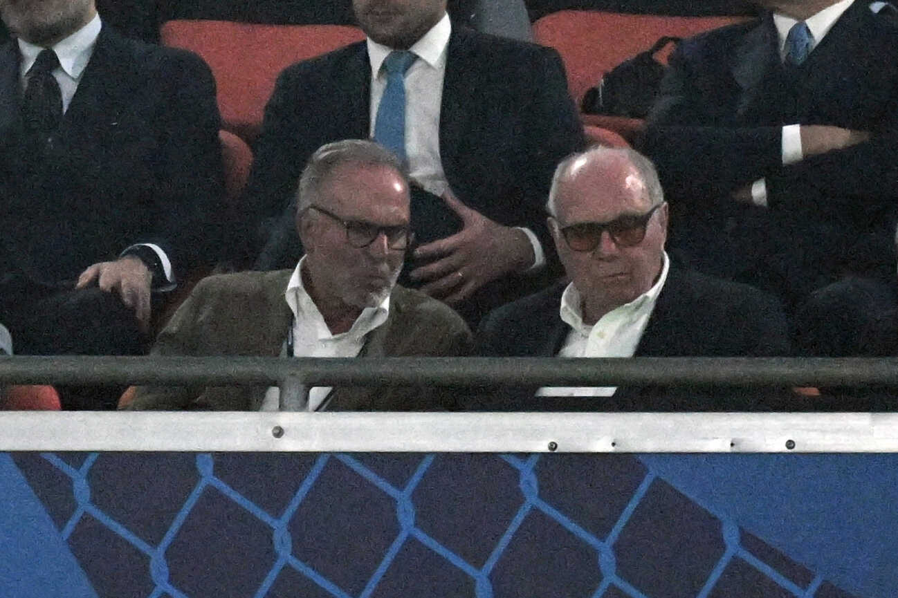 31052025-xsltx-fussball-uefa-champions-1062623891 31.05.2025, xsltx, Fussball UEFA Champions League Finale 2025, Paris St.Germain - Inter Mailand v.l. Karl-Heinz Rummenigge und Ehrenpräsident Aufsichtsratmitglied Uli Hoeness (FC Bayern Muenchen) (DFL DFB REGULATIONS PROHIBIT ANY USE OF PHOTOGRAPHS as IMAGE SEQUENCES and or QUASI-VIDEO) Muenchen *** 31 05 2025, xsltx, Football UEFA Champions League Final 2025, Paris St Germain Inter Milan v l Karl Heinz Rummenigge and Honorary President Supervisory Board Member Uli Hoeness FC Bayern Muenchen DFL DFB REGULATIONS PROHIBIT ANY USE OF PHOTOGRAPHS as IMAGE SEQUENCES and or QUASI VIDEO Muenchen