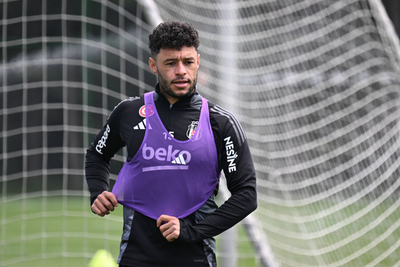 Besiktas training session in Istanbul ahead of Fenerbahce game ISTANBUL, TURKIYE - APRIL 29: Alex Oxlade-Chamberlain of Besiktas takes part in a training session at BJK Nevzat Demir Training Facilities ahead of Besiktas Turkish Super Lig 34th week game against Fenerbahce, on April 29, 2025. Uduokhai, who has recovered from his injury, has started individual training. Istanbul Turkey. Editorial use only. Please get in touch for any other usage. PUBLICATIONxNOTxINxTURxUSAxCANxUKxJPNxITAxFRAxAUSxESPxBELxKORxRSAxHKGxNZL Copyright: x2025xAnadoluxAhmetxOkatalÄ±x