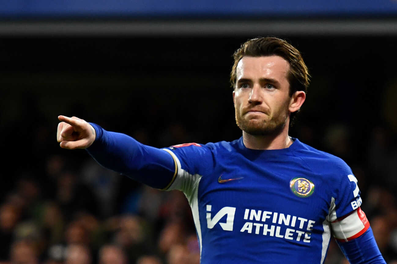 Chelsea FC v Leeds United FC Ben Chilwell of Chelsea points during the Chelsea FC v Leeds United FC Emirates FA Cup 5th Round match at Stamford Bridge, London, England, United Kingdom on 28 February 2024 Editorial use only DataCo restrictions apply See www.football-dataco.com Copyright: xIMAGO EveryxSecondxMediax ESM-0923-0100