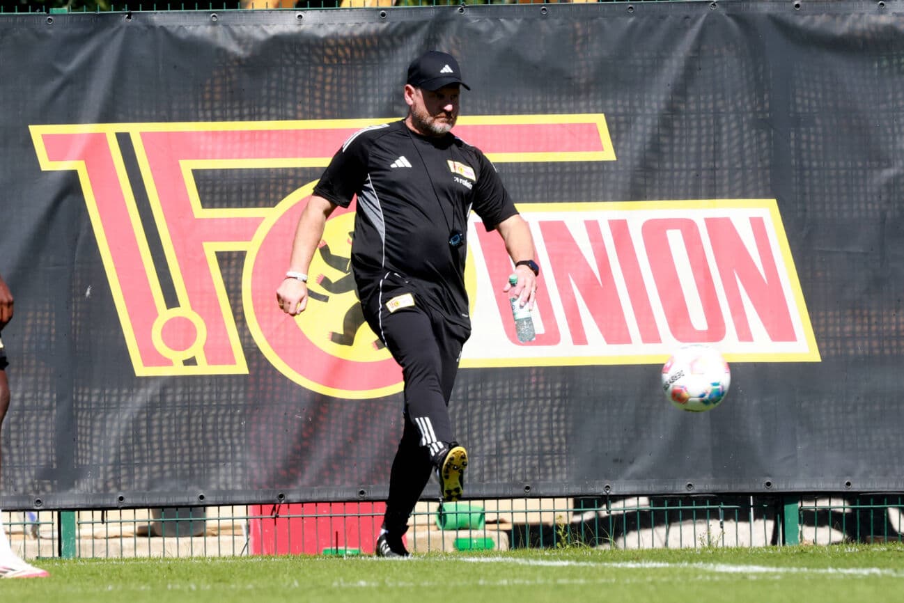 DEU, DFL, 1. FBL, 1.FC Union, Training, 19.08.2025, Stadion Alte Foersterei, Berlin, DEU, DFL, 1. FBL, 1.FC Union, Training, im Bild: Cheftrainer (Head Coach) Steffen Baumgart (1.FC Union Berlin) DFL - regulations prohibit any use of Photographs as image sequences and or quasi-video *** DEU, DFL, 1 FBL, 1 FC Union, Training, 19 08 2025, Stadion Alte Foersterei, Berlin, DEU, DFL, 1 FBL, 1 FC Union, Training, im Bild Cheftrainer Head Coach Steffen Baumgart 1 FC Union Berlin DFL regulations prohibit any use of Photographs as image sequences and or quasi video nordphotoxGmbHx xEngler nph00076