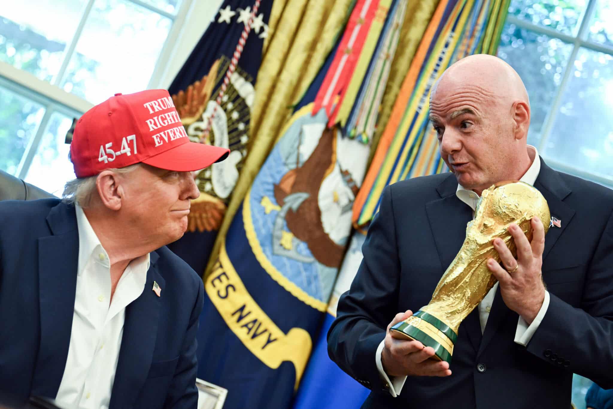 FIFA President Gianni Infantino hands President Donald Trump the FIFA World Cup trophy after announcing the 2026 World Cup draw will be held at the Kennedy Center in December in the Oval Office of the White House in Washington, DC on Friday, August 22, 2025. The FIFA World Cup, coming to North America next summer will be the first World Cup with three host countries in the U.S., Canada and Mexico, and it will be the first to feature a 48-team field. PUBLICATIONxINxGERxSUIxAUTxHUNxONLY WAP20250822345 BONNIExCASH