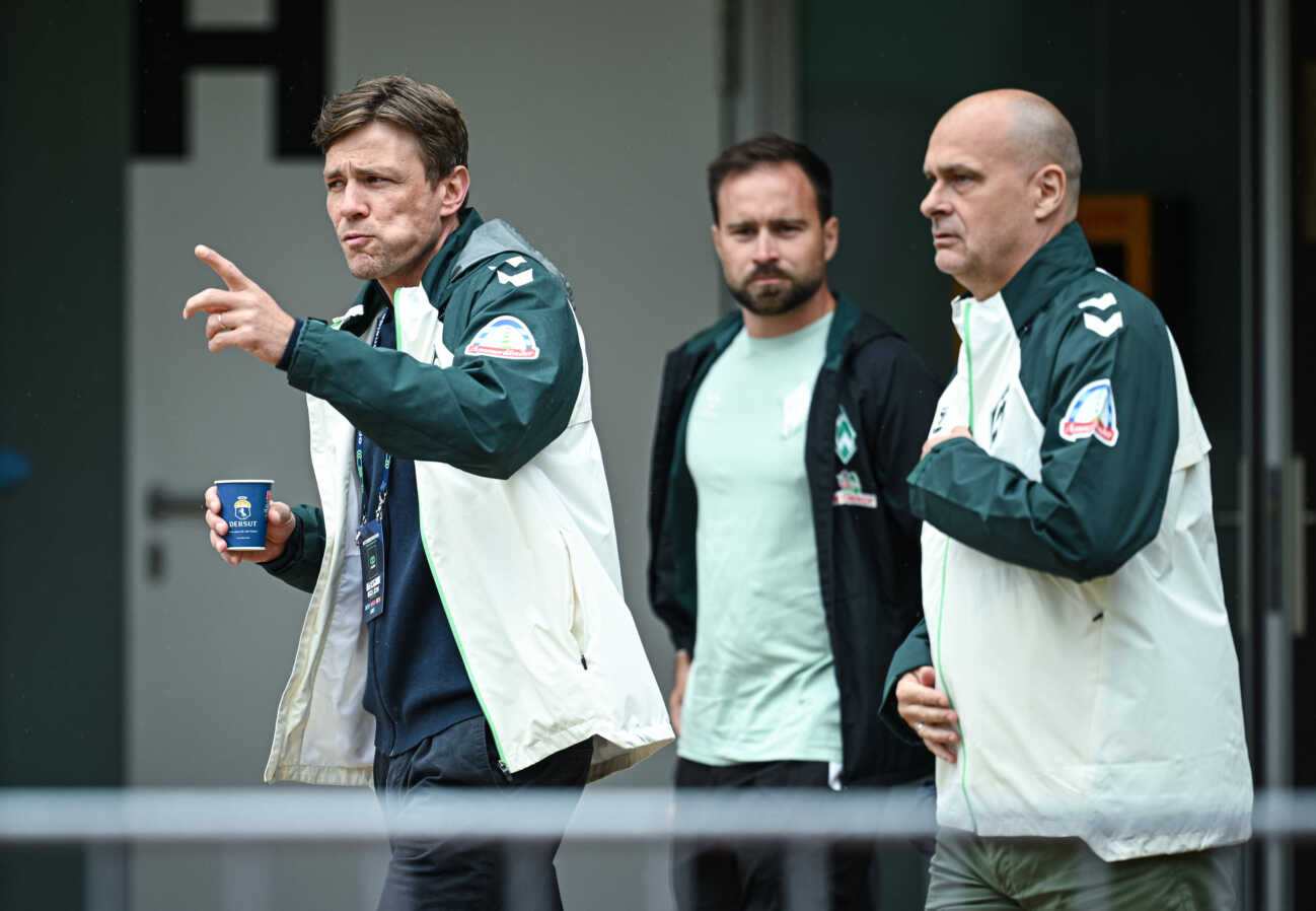 Fussball 1. Bundesliga 2025 2026 Testspiel 1 01.08.2025 SV Werder Bremen 0-1 TSG 1899 Hoffenheim Geschaeftsfuehrer Fussball, Clemens Fritz (li, SV Werder Bremen) und Vorsitzender der Geschaeftsfuehrung, Klaus Filbry (re, SV Werder Bremen) *** Football 1 Bundesliga 2025 2026 Test match 1 01 08 2025 SV Werder Bremen 0 1 TSG 1899 Hoffenheim Managing Director Football, Clemens Fritz left, SV Werder Bremen and Chairman of the Management Board, Klaus Filbry right, SV Werder Bremen