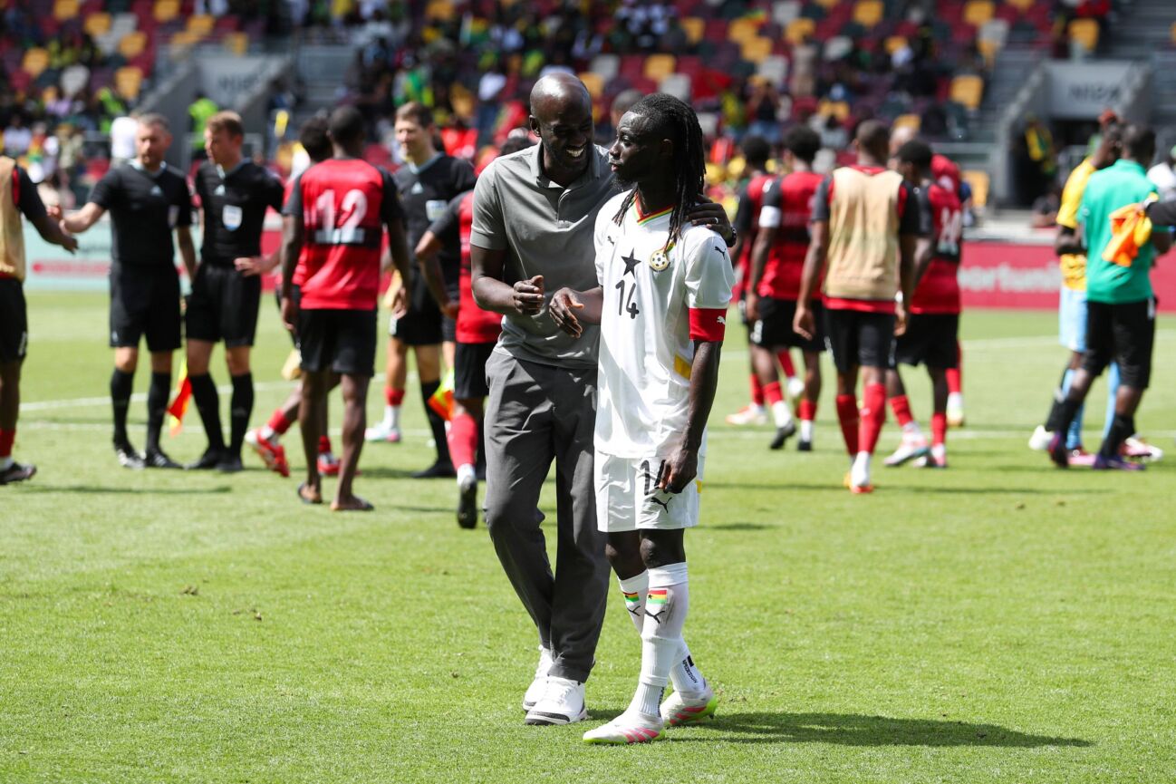 Head Ghana national football team coach Otto Addo talks with Gideon Mensah Ghana v Trinidad and Tobago, Football, The Unity Cup, Gtech Community Stadium, London, UK, 31 05 25 EDITORIAL USE ONLY No use with unauthorised audio, video, data, fixture lists (outside the EU), club league logos or live services. Online in-match use limited to 45 images (+15 in extra time). No use to emulate moving images. No use in betting, games or PUBLICATIONxINxGERxSUIxAUTxHUNxGRExMLTxCYPxROUxBULxUAExKSAxCHNxDENxINDxITAxPORxESPxSWExTURxMEXxCOLxVENxPERxECUxBRAxARGxCHIxURUxPARxPANxONLY Copyright: xAnthonyxHanc Shutterstockx 15333741bj