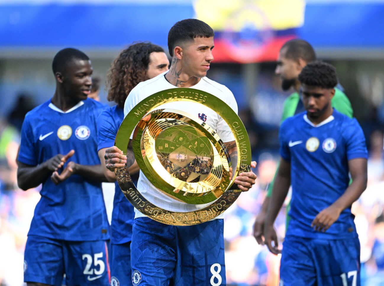 record-date-not-stated-10th-1064999698 RECORD DATE NOT STATED 10th August 2025; Stamford Bridge, Chelsea, London, England; Pre Season Football Friendly, Chelsea versus AC Milan; Enzo Fernandez of Chelsea with the Club World Cup Trophy PUBLICATIONxNOTxINxUK SimonxWest