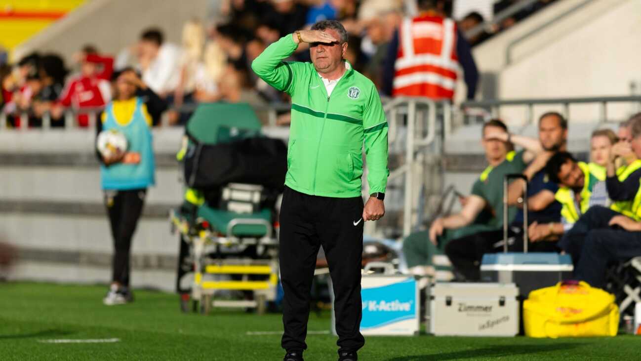 Mit fliegenden Koffern: Litauische Fans fordern Trainer-Aus