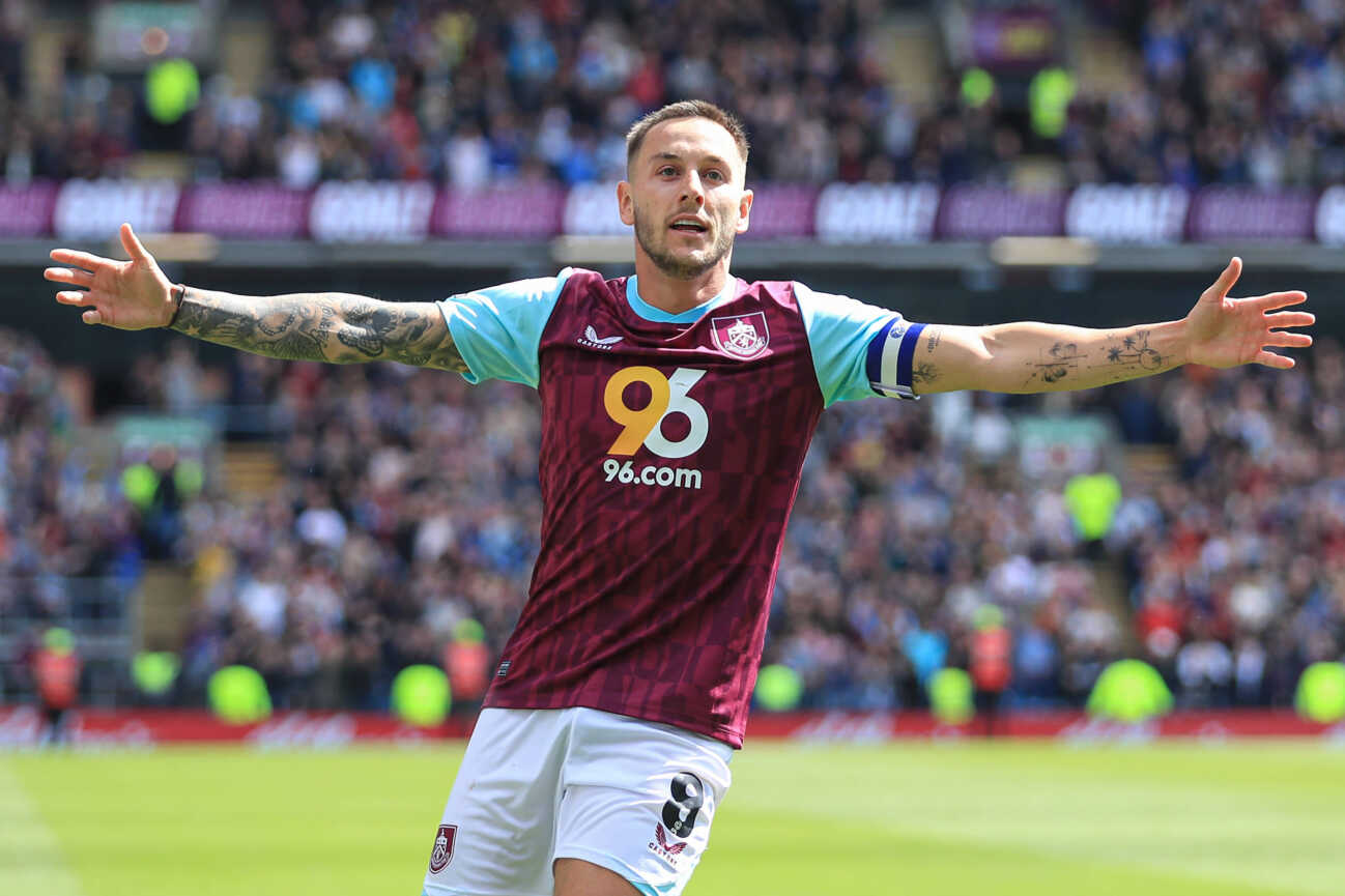 Sky Bet Championship Burnley v Millwall Josh Brownhill of Burnley celebrates goal to make it 1-1 during the Sky Bet Championship match Burnley vs Millwall at Turf Moor, Burnley, United Kingdom, 3rd May 2025 (Photo by Jorge Horsted News Images) Burnley Turf Moor Lancashire United Kingdom Copyright: xJorgexHorsted NewsxImagesx
