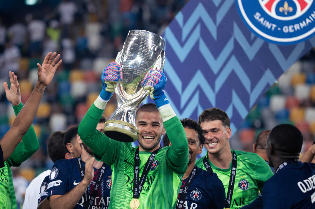 UEFA Super Cup 2025: Paris Saint-Germain vs. Tottenham Hotspur Lucas Chevalier of Paris Saint-Germain F.C. poses with the trophy, as PSG are crowned Super Champions of Europe after the UEFA Super Cup 2025: Paris Saint-Germain vs. Tottenham Hotspur match on 27 June 2025, at Friuli Stadium, in Udine, Italy Copyright: xAlexandraxFechetex _ADR8954