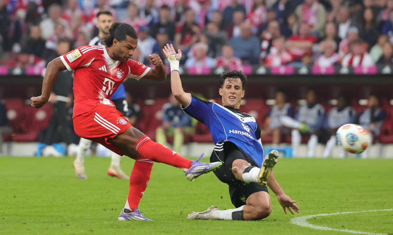 13.09.2025,1. Bundesliga, FC Bayern vs Hamburg SV, Allianz Arena Muenchen, Fussball, im Bild: Serge Gnabry (FC Bayern Muenchen) vs Nicolas Capaldo (Hamburg SV) *** 13 09 2025,1 Bundesliga, FC Bayern vs Hamburg SV, Allianz Arena Muenchen, Soccer, Sports, in picture Serge Gnabry FC Bayern Muenchen vs Nicolas Capaldo Hamburg SV