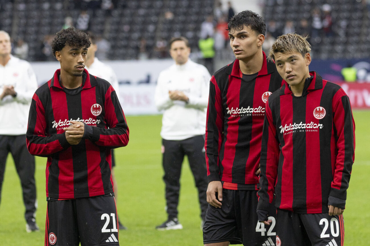 1. Fussball Bundesliga: Eintracht Frankfurt - 1. FC Union Berlin, 21.09.2025 KOnsterniert nach der Neidel0rage gegen Union Berlin: Nathaniel Brown Eintracht Frankfurt 21 & Robin Koch Eintracht Frankfurt 4 & Ritsu Doan Eintracht Frankfurt 20, Eintracht Frankfurt - 1. FC Union Berlin, Frankfurt, Deutsche Bank Park, 21.9.2025 *** 1 Bundesliga Eintracht Frankfurt 1 FC Union Berlin, 21 09 2025 KOnsterniert after the Neidel0rage against Union Berlin Nathaniel Brown Eintracht Frankfurt 21 Robin Koch Eintracht Frankfurt 4 Ritsu Doan Eintracht Frankfurt 20 , Eintracht Frankfurt 1 FC Union Berlin, Frankfurt, Deutsche Bank Park, 21 9 2025 Copyright: xBEAUTIFULxSPORTS/Gawlikx