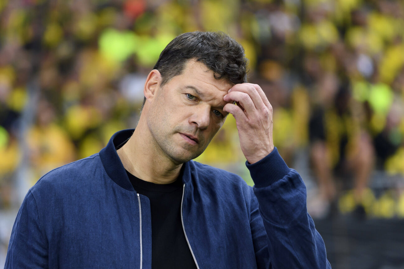 Michael Ballack schaut waehrend des spiels der Bundesliga zwischen Borussia Dortmund und 1. FC Union Berlin, Signal Iduna Park am 31. August 2025 in Dortmund, Deutschland. (Foto von Max Maiwald DeFodi Images) +++ Michael Ballack looks on during the Bundesliga match between Borussia Dortmund and 1. FC Union Berlin at Signal Iduna Park on August 31, 2025 in Dortmund, Germany. (Photo by Max Maiwald DeFodi Images) DFL regulations prohibit any use of photographs as image sequences and or quasi-video. (Photo by Max Maiwald DeFodi Images) *** Michael Ballack looks on during the Bundesliga match between Borussia Dortmund and 1 FC Union Berlin, Signal Iduna Park on August 31, 2025 in Dortmund, Germany Photo by Max Maiwald DeFodi Images Michael Ballack looks on during the Bundesliga match between Borussia Dortmund and 1 FC Union Berlin at Signal Iduna Park on August 31, 2025 in Dortmund, Germany Photo by Max Maiwald DeFodi Images DFL regulations prohibit any use of photographs as image sequences and or quasi video Photo by Max Maiwald DeFodi Images