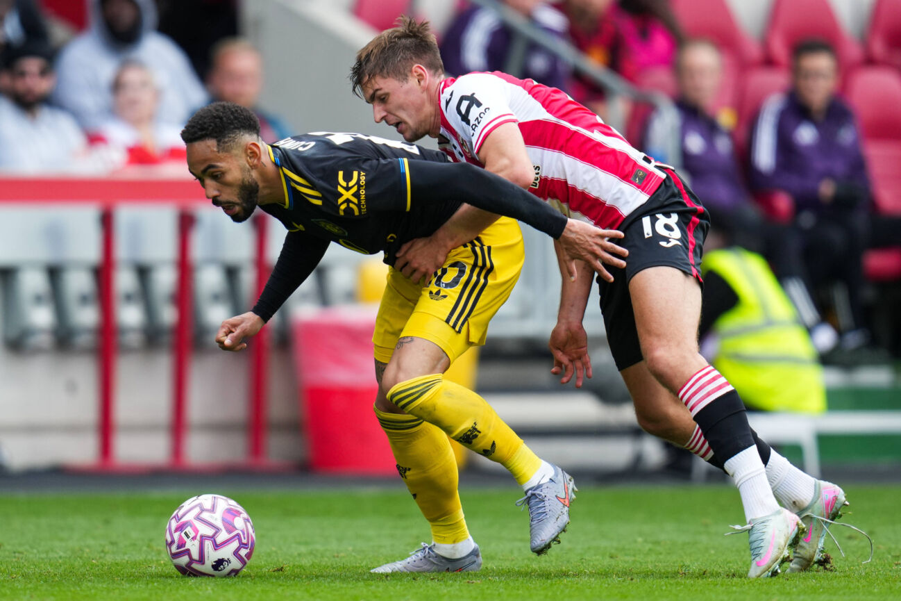Premier League Brentford v Manchester United, ManU Matheus Cunha of Manchester United and Yehor Yarmolyuk of Brentford during the Premier League match Brentford vs Manchester United at The Gtech Community Stadium, London, United Kingdom, 27th September 2025 (Photo by Harvey Murphy News Images) Copyright: xHarveyxMurphy NewsxImagesx