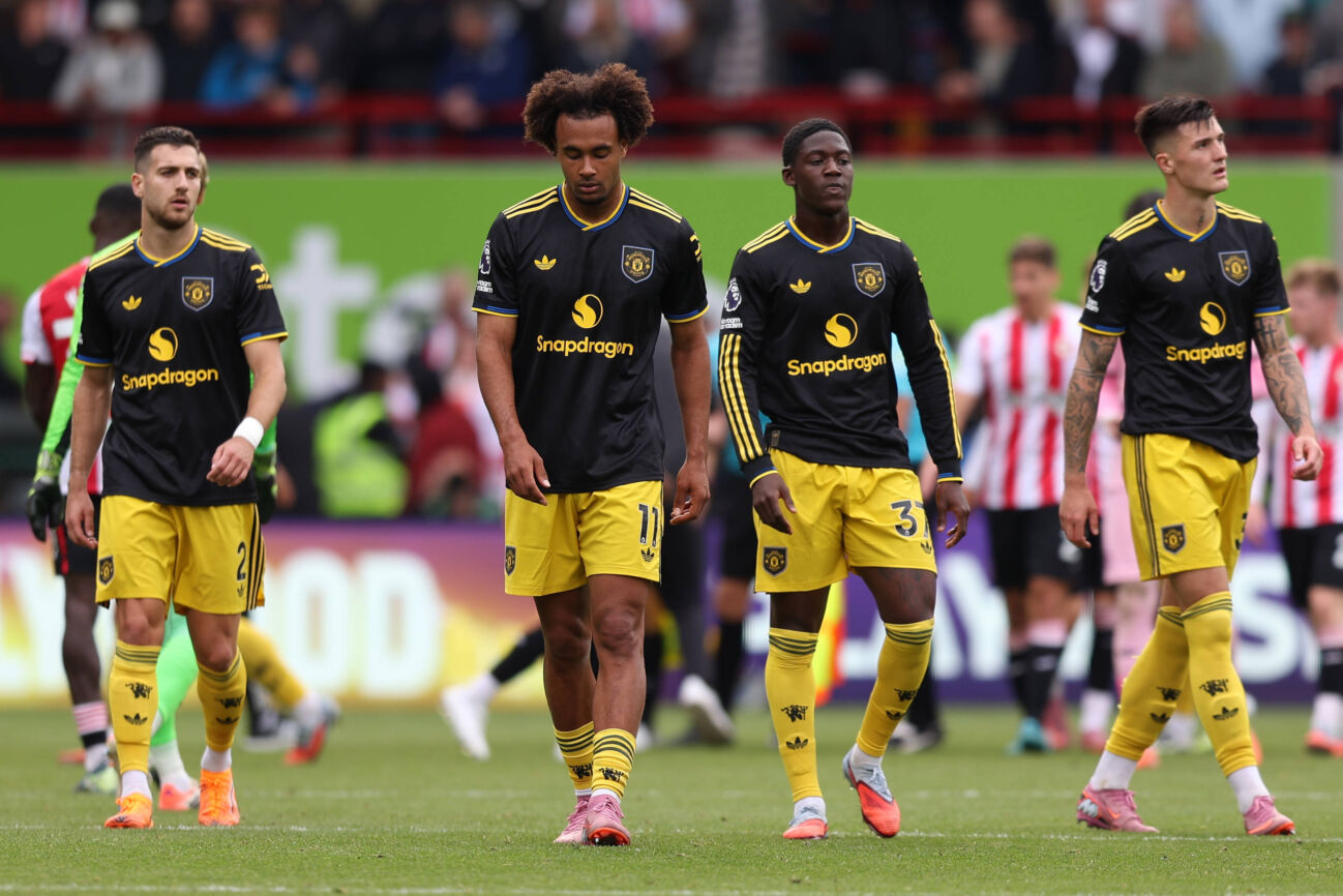 Brentford FC v Manchester United, ManU FC, Premier League Manchester United players Diogo Dalot (2), Joshua Zirkzee (11), Kobbie Main (37) and Benjamin Sesko (30) look dejected at full time during the Brentford FC v Manchester United FC Premier League Match at the Gtech Community Stadium, London, England, United Kingdom on 27 September 2025 Credit: Sally Rawlins Every Second Media Editorial use only. All images are copyright Every Second Media Limited. No images may be reproduced without prior permission. All rights reserved. Premier League and Football League images are subject to licensing agreements with Football DataCo Limited. see https: www.football-dataco.com Copyright: xIMAGO EveryxSecondxMediax ESM-1597-0116 SallyxRawlinsx xEveryxSecondxMediax