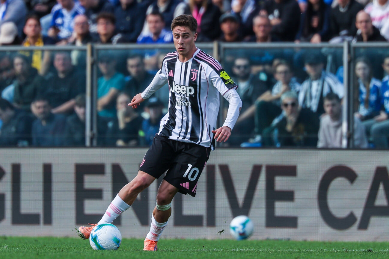 Como 1907 vs Juventus FC - Serie A 2025 26 in Como, Italy - 19 Oct 2025 Kenan Yildiz of Juventus FC seen in action during Serie A 2025 26 football match between Como 1907 and Juventus FC at Giuseppe Sinigaglia Stadium. FINAL SCORE Como 2 0 Juventus Como Italy Copyright: xFabrizioxCarabellix xSOPAxImagesx 20251019R3FC3432_KenanYildiz