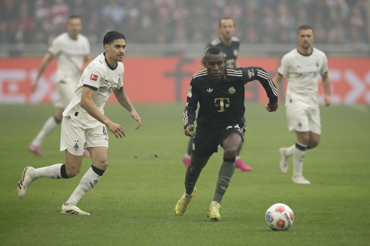 Foto : am Ball Nicolas JACKSON (FCB) gegen Kevin DIKS (Gladbach , links) Fussball 1. Bundesliga , am Sa. 25.10.2025 Bor. Mönchengladbach - FC Bayern München 8. Spieltag *** Photo on the ball Nicolas JACKSON FCB against Kevin DIKS Gladbach , left Football 1 Bundesliga , on Sat 25 10 2025 Bor Mönchengladbach FC Bayern Munich 8 Matchday