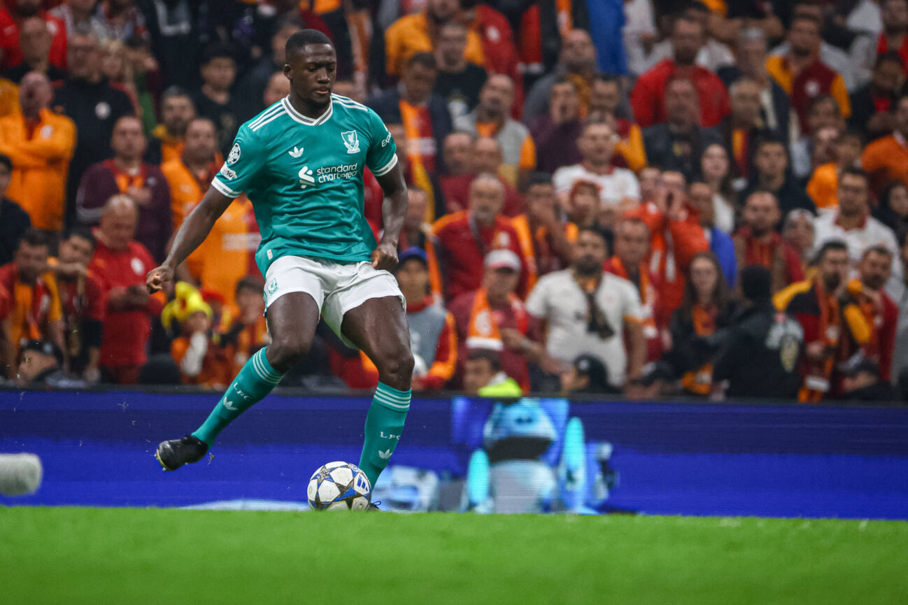 Galatasaray-vs-Liverpool-UEFA-Champions-League-2025-26-MD2 Ibrahima Konate of Liverpool FC kicks the ball during the match. Galatasaray SK and Liverpool FC faced each other at UEFA Champions League 2025 26 League Phase MD2. The match took place in Ali Sami Yen Rams Park Stadium on September 30, 2025. Istanbul Istanbul Turkey Copyright: xBurakxBasturkx