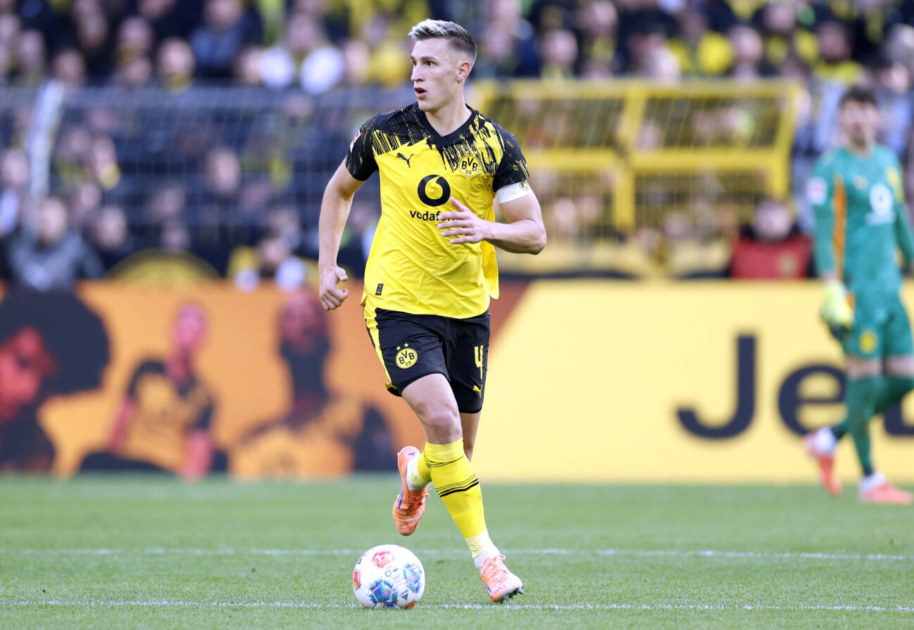 SCHLOTTERBECK Nico Team Borussia Dortmund 1. Fussball Bundesliga Saison 2025-2026 Bundesliga Spiel BVB - RB Leipzig 1 : 1 am 04.10.2025 in Dortmund DFL REGULATIONS PROHIBIT ANY USE OF PHOTOGRAPHS as IMAGE SEQUENCES and/or QUASI-VIDEO *** SCHLOTTERBECK Nico Team Borussia Dortmund 1 Soccer Bundesliga Season 2025 2026 Bundesliga Match BVB RB Leipzig 1 1 on 04 10 2025 in Dortmund DFL REGULATIONS PROHIBIT ANY USE OF PHOTOGRAPHS as IMAGE SEQUENCES and or QUASI VIDEO Copyright: xLacixPerenyix