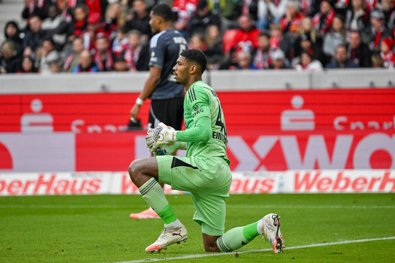 Kaua Santos (Eintracht Frankfurt, 40) GER, SC Freiburg - Eintracht Frankfurt, Fussball, Bundesliga, 7. Spieltag, Saison 2025 2026, 19.10.2025 DFL DFB REGULATIONS PROHIBIT ANY USE OF PHOTOGRAPHS AS IMAGE SEQUENCES AND OR QUASI-VIDEO GER, SC Freiburg - Eintracht Frankfurt, Fussball, Bundesliga, 7. Spieltag, Saison 2025 2026, 19.10.2025 Freiburg *** Kaua Santos Eintracht Frankfurt, 40 GER, SC Freiburg Eintracht Frankfurt, Football, Bundesliga, Matchday 7, Season 2025 2026, 19 10 2025 DFL DFB REGULATIONS PROHIBIT ANY USE OF PHOTOGRAPHS AS IMAGE SEQUENCES AND OR QUASI VIDEO GER, SC Freiburg Eintracht Frankfurt, Football, Bundesliga, Matchday 7, Season 2025 2026, 19 10 2025 Freiburg Copyright: xEibner-Pressefoto ThomasxHessx EP_THS