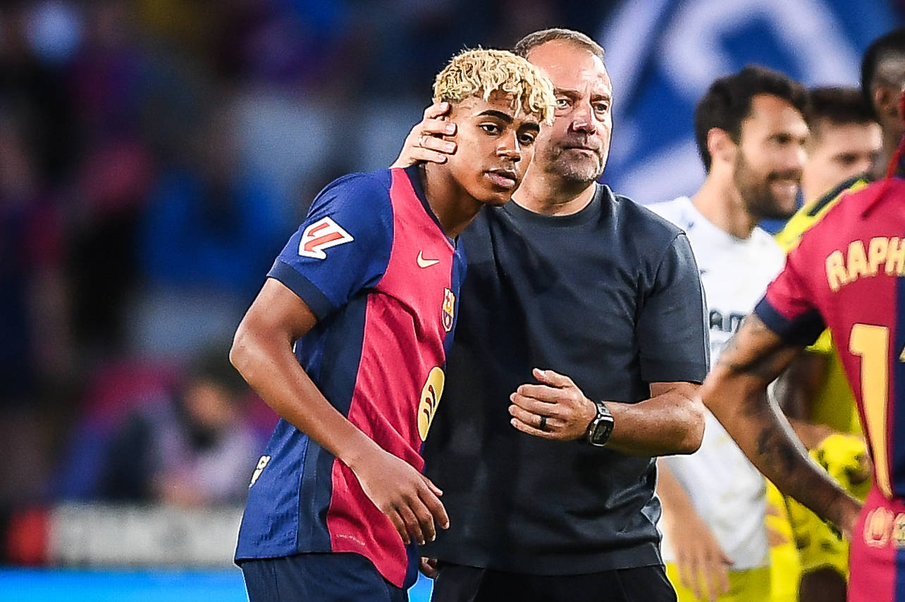 May 18, 2025, Barcelona, Spain, Spain: Lamine YAMAL of Barcelona and Hansi FLICK of Barcelona during the LaLiga match between FC Barcelona, Barca and Villarreal CF at Estadi Olimpic Lluis Companys on May 18, 2025 in Barcelona, Spain. Barcelona Spain - ZUMAm308 20250518_zsp_m308_020 Copyright: xMatthieuxMirvillex