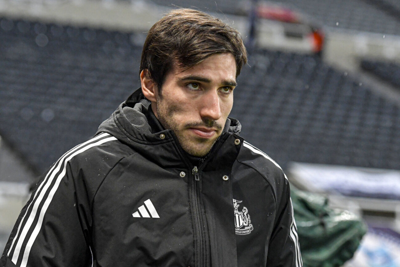 newcastle-united-v-benfica-uefa-1068055210 Newcastle United v Benfica UEFA Champions League Sandro Tonali of Newcastle United arrives during the UEFA Champions League match at St. James s Park, Newcastle UK Newspapers OUT Copyright: xJamiexJohnstonx FIL-22383-0006
