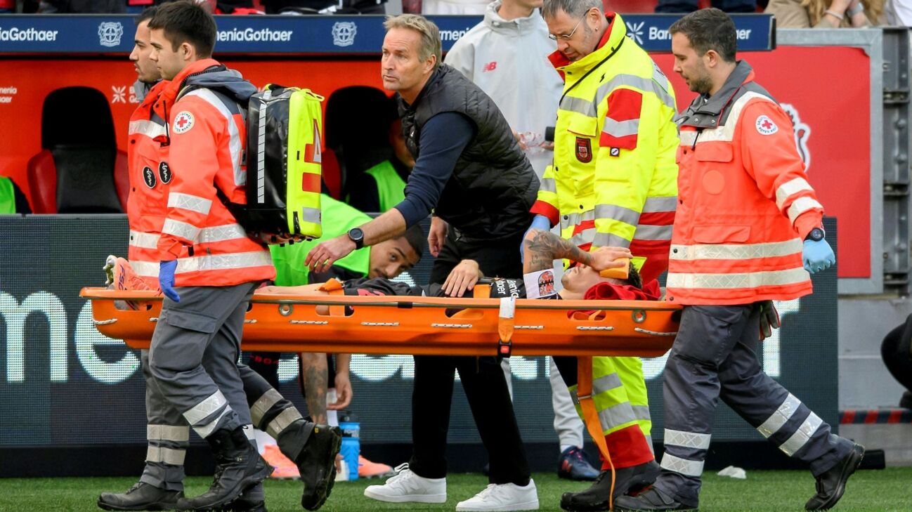 "Es ist alles okay": Grimaldo gibt Entwarnung