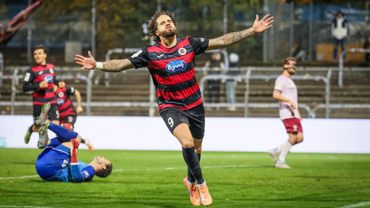 Doppelpack Lobinger: Viktoria bleibt oben dran