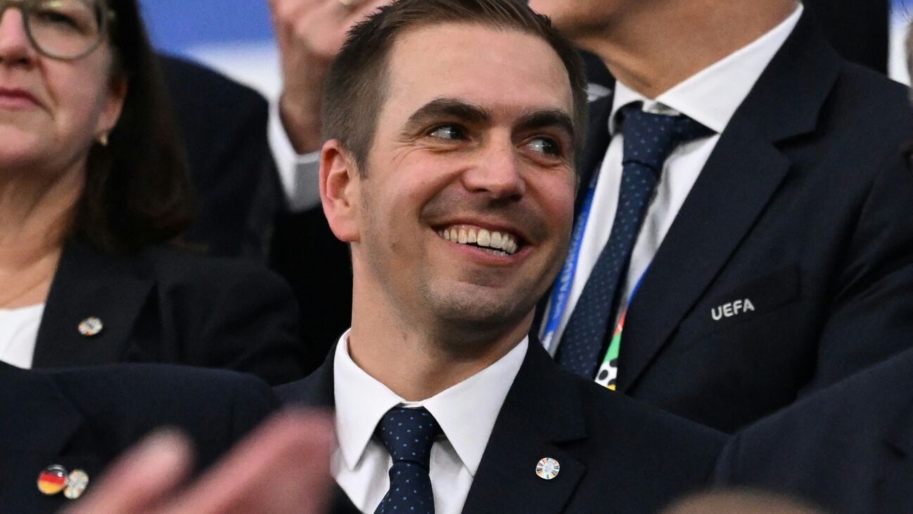 Lahm erhält Verdienstorden der Bundesrepublik Deutschland