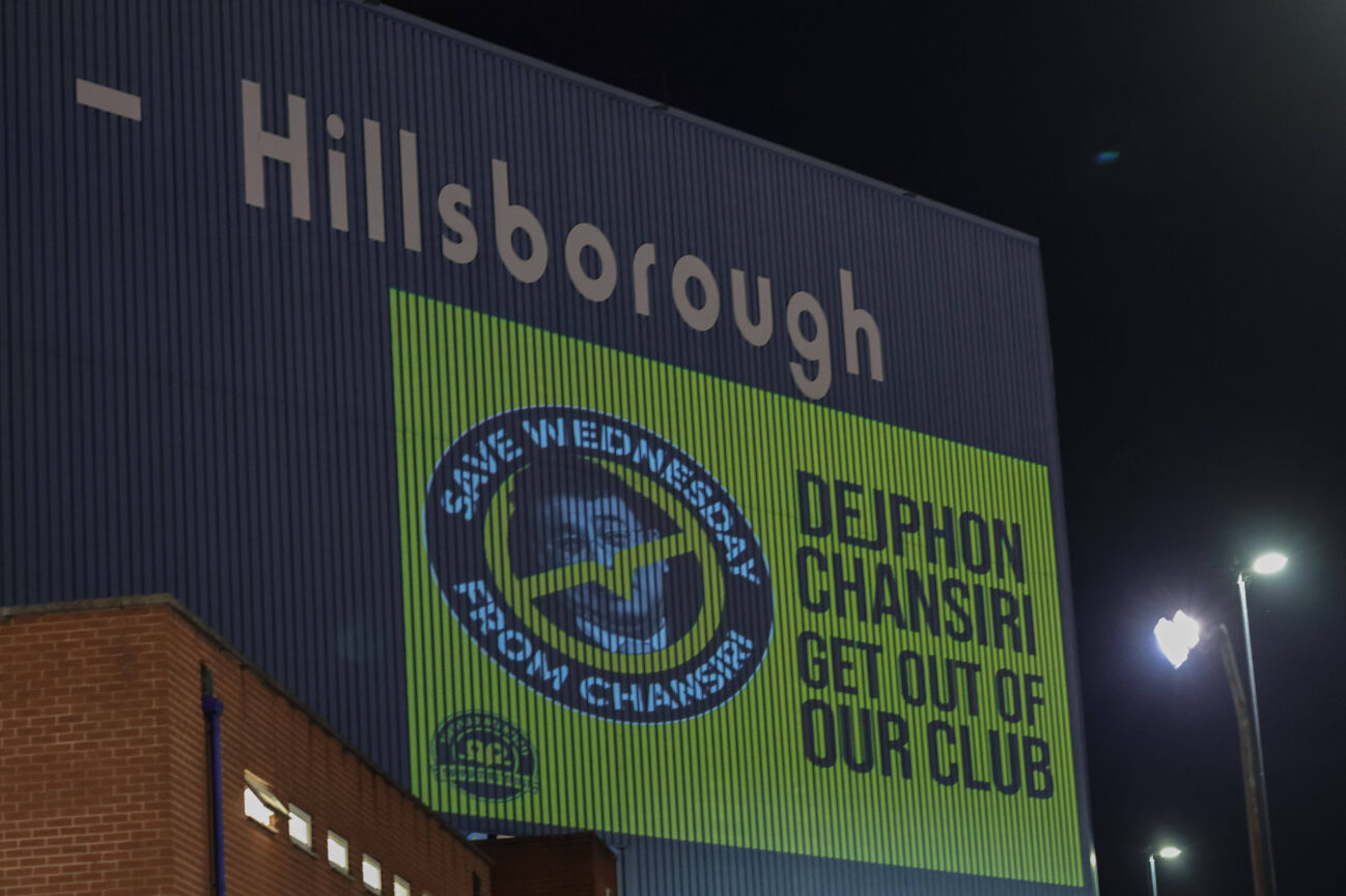 Sky Bet Championship Sheffield Wednesday v Middlesbrough Fans protest against Sheffield Wednesday owner Dejphon Chansiri as they shine projected images onto the Kop stand during the Sky Bet Championship match Sheffield Wednesday vs Middlesbrough at Hillsborough, Sheffield, United Kingdom, 22nd October 2025 (Photo by Mark Cosgrove News Images) Sheffield Hillsborough South Yorkshire United Kingdom Copyright: xMarkxCosgrove NewsxImagesx