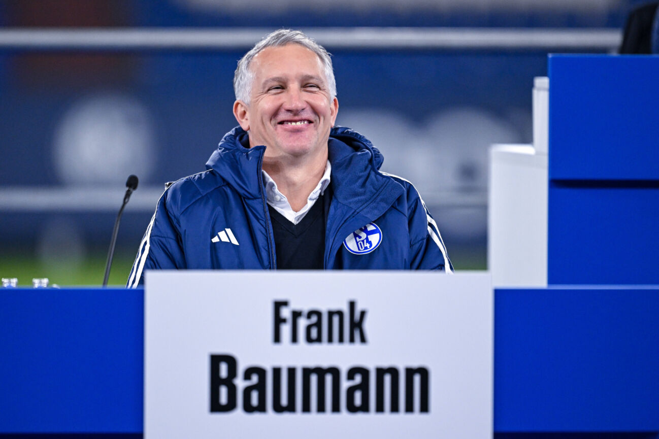 15.11.2025, Fussball, Testspiel, Saison 2025 2026, Mitgliederversammlung 2025 FC Schalke 04, Sportvorstand Frank Baumann (FC Schalke 04) xRHR-FOTO YYx *** 15 11 2025, Football, Test match, Season 2025 2026, General Meeting 2025 FC Schalke 04, Chief Sports Officer Frank Baumann FC Schalke 04 xRHR PHOTO YYx Copyright: KROEGER RHR-FOTOx RHR-FOTO YY