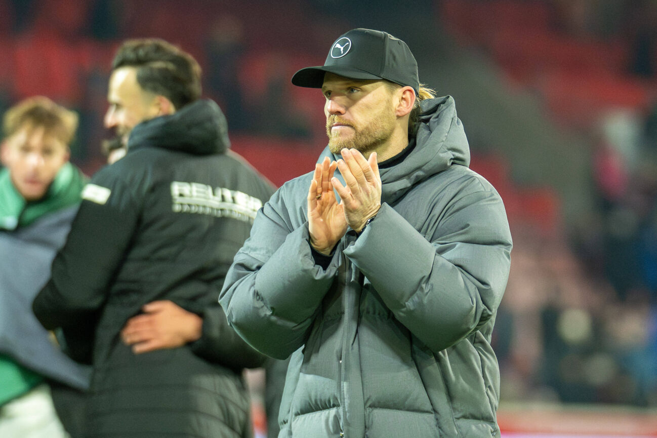 Eugen Polanski (Borussia Moenchengladbach, Trainer), GER, 1. FC Heidenheim vs. Borussia Moenchengladbach, Fussball, Bundesliga, 11. Spieltag, Spielzeit 2025 2026, 22.11.2025, DFL DFB REGULATIONS PROHIBIT ANY USE OF PHOTOGRAPHS AS IMAGE SEQUENCES AND OR QUASI-VIDEO, GER, 1. FC Heidenheim vs. Borussia Moenchengladbach, Fussball, Bundesliga, 11. Spieltag, Spielzeit 2025 2026, 22.11.2025 Heidenheim *** Eugen Polanski Borussia Moenchengladbach, Coach , GER, 1 FC Heidenheim vs Borussia Moenchengladbach, Football, Bundesliga, Matchday 11, Season 2025 2026, 22 11 2025, DFL DFB REGULATES PROHIBIT ANY USE OF PHOTOGRAPHS AS IMAGE SEQUENCES AND OR QUASI VIDEO, GER, 1 FC Heidenheim vs Borussia Moenchengladbach, Football, Bundesliga, Matchday 11, Season 2025 2026, 22 11 2025 Heidenheim Copyright: xEibner-Pressefotox EP_EER