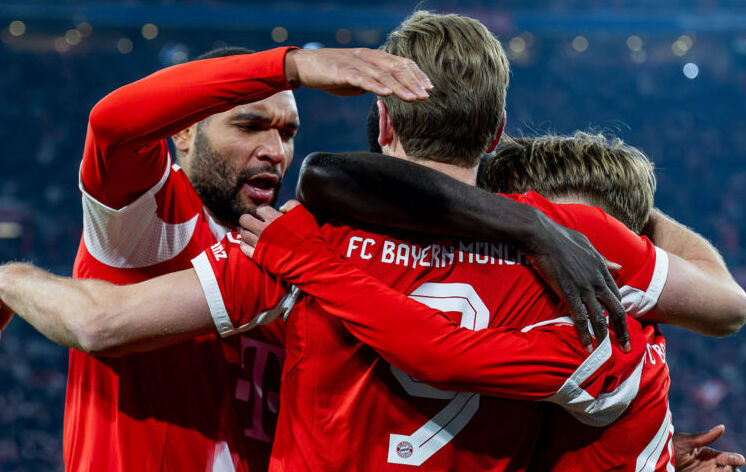 Jonathan Tah (FC Bayern Muenchen, 4) und Lennart Karl (FC Bayern Muenchen, 42) bejubeln mit Harry Kane (FC Bayern Muenchen, 9) dessen Tor zum 4.2 GER, FC Bayern Muenchen vs. SC Freiburg, Fussball, Bundesliga, 11. Spieltag, Spielzeit 2025 2026, 22.11.2025. (DFL DFB REGULATIONS PROHIBIT ANY USE OF PHOTOGRAPHS as IMAGE SEQUENCES and or QUASI-VIDEO). GER, FC Bayern Muenchen vs. SC Freiburg, Fussball, Bundesliga, 11. Spieltag, Spielzeit 2025 2026, 22.11.2025. Muenchen *** Jonathan Tah FC Bayern Muenchen, 4 and Lennart Karl FC Bayern Muenchen, 42 celebrate with Harry Kane FC Bayern Muenchen, 9 his goal for 4 2 GER, FC Bayern Muenchen vs SC Freiburg, Football, Bundesliga, Matchday 11, Season 2025 2026, 22 11 2025 DFL DFB REGULATIONS PROHIBIT ANY USE OF PHOTOGRAPHS as IMAGE SEQUENCES and or QUASI VIDEO GER, FC Bayern Muenchen vs SC Freiburg, Football, Bundesliga, Matchday 11, Season 2025 2026, 22 11 2025 Muenchen Copyright: xEibner-Pressefoto HeikexFeinerx EP_HFR
