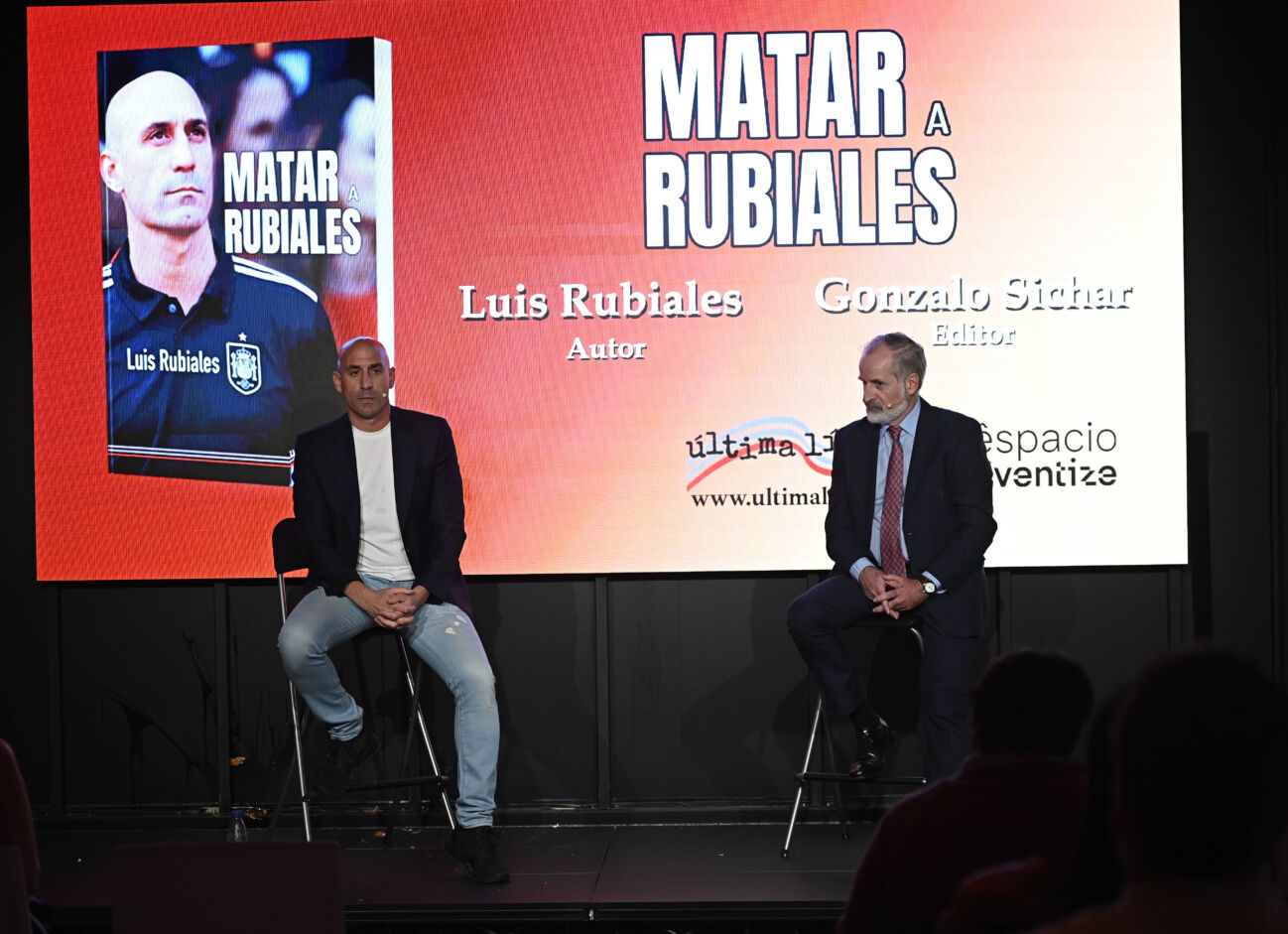 Luis Rubiales presents his book Matar a Rubiales Luis Rubiales accompanied by Gonzalo Sichar, publisher, during the presentation of his book Matar a Rubiales , on November 13, 2025, in Madrid Spain The former president of the RFEF presents his book Matar a Rubiales , in which he tells his version of events about the non-consensual kiss to Jenni Hermoso BOOK PRESENTATION SOCCER Madrid Madrid Madrid Spain PUBLICATIONxNOTxINxESP Copyright: xFranciscoxGuerrax 7100116