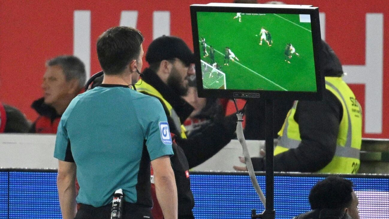 FC Augsburg: Schlotterbeck erbost