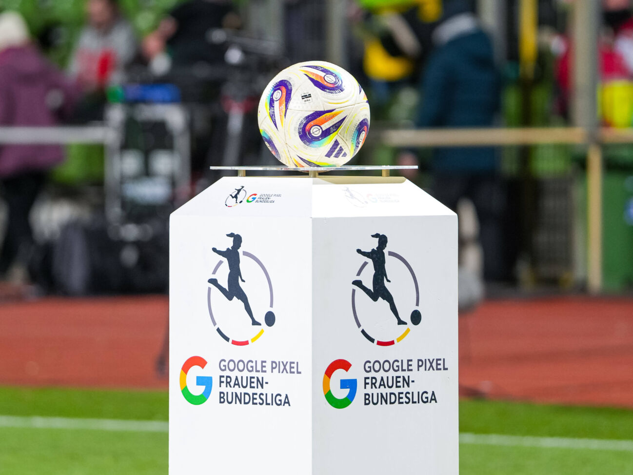 Ball SV Werder Bremen vs. 1. FC Koeln, Fußball, Frauen Bundesliga, Google Pixel Frauen Bundesliga, 11. Spieltag, Saison 2025 2026, 23.11.2025 DFB REGULATIONS PROHIBIT ANY USE OF PHOTOGRAPHS AS IMAGE SEQUENCES AND OR QUASI-VIDEO, SV Werder Bremen vs. 1. FC Koeln, Fußball, Frauen Bundesliga, Google Pixel Frauen Bundesliga, 11. Spieltag, Saison 2025 2026, 23.11.2025 Bremen *** Ball SV Werder Bremen vs 1 FC Koeln, Football, Womens Bundesliga, Google Pixel Womens Bundesliga, Matchday 11, Season 2025 2026, 23 11 2025 DFB REGULATIONS PROHIBIT ANY USE OF PHOTOGRAPHS AS IMAGE SEQUENCES AND OR QUASI VIDEO, SV Werder Bremen vs 1 FC Koeln, Football, Womens Bundesliga, Google Pixel Womens Bundesliga, Matchday 11, Season 2025 2026, 23 11 2025 Bremen Copyright: xEibner-Pressefoto DamianxKruczynx EP_DKI