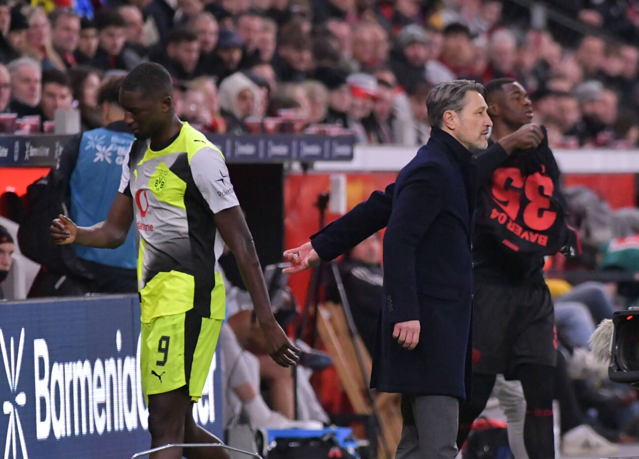 29.11.2025, xblx, Fussball 1.Bundesliga, Bayer 04 Leverkusen - Borussia Dortmund v.l. DFL/DFB REGULATIONS PROHIBIT ANY USE OF PHOTOGRAPHS as IMAGE SEQUENCES and/or QUASI-VIDEO Leverkusen *** 29 11 2025, xblx, Soccer 1 Bundesliga, Bayer 04 Leverkusen Borussia Dortmund v l DFL DFB REGULATIONS PROHIBIT ANY USE OF PHOTOGRAPHS as IMAGE SEQUENCES and or QUASI VIDEO Leverkusen