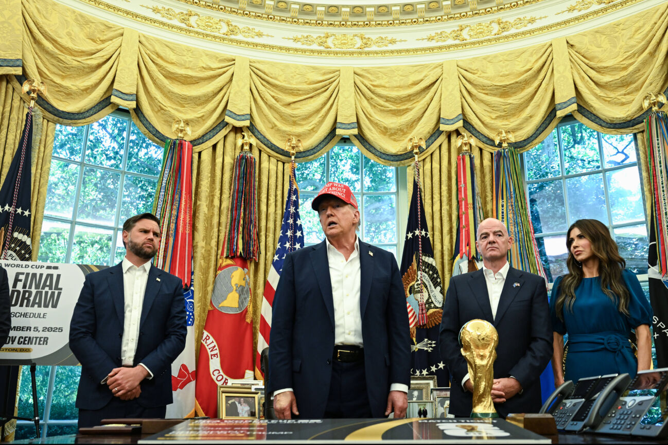 President Donald Trump and Vice President JD Vance announcing the 2026 World Cup draw will be held at the Kennedy Center in December in the Oval Office of the White House. The FIFA World Cup, coming to North America next summer will be the first World Cup with three host countries in the U.S., Canada and Mexico, and it will be the first to feature a 48-team field. Featuring: President Donald Trump, Vice President JD Vance, Gianni Infantino, Kristi Noem Where: Washington, District of Columbia, United States When: 22 Aug 2025 Credit: Annabelle Gordon POOL via CNP INSTARimages.com EDITORIAL USE ONLY. NOT FOR USE BY NEWSPAPERS BASED IN THE UK. Copyright: xx instar55007386