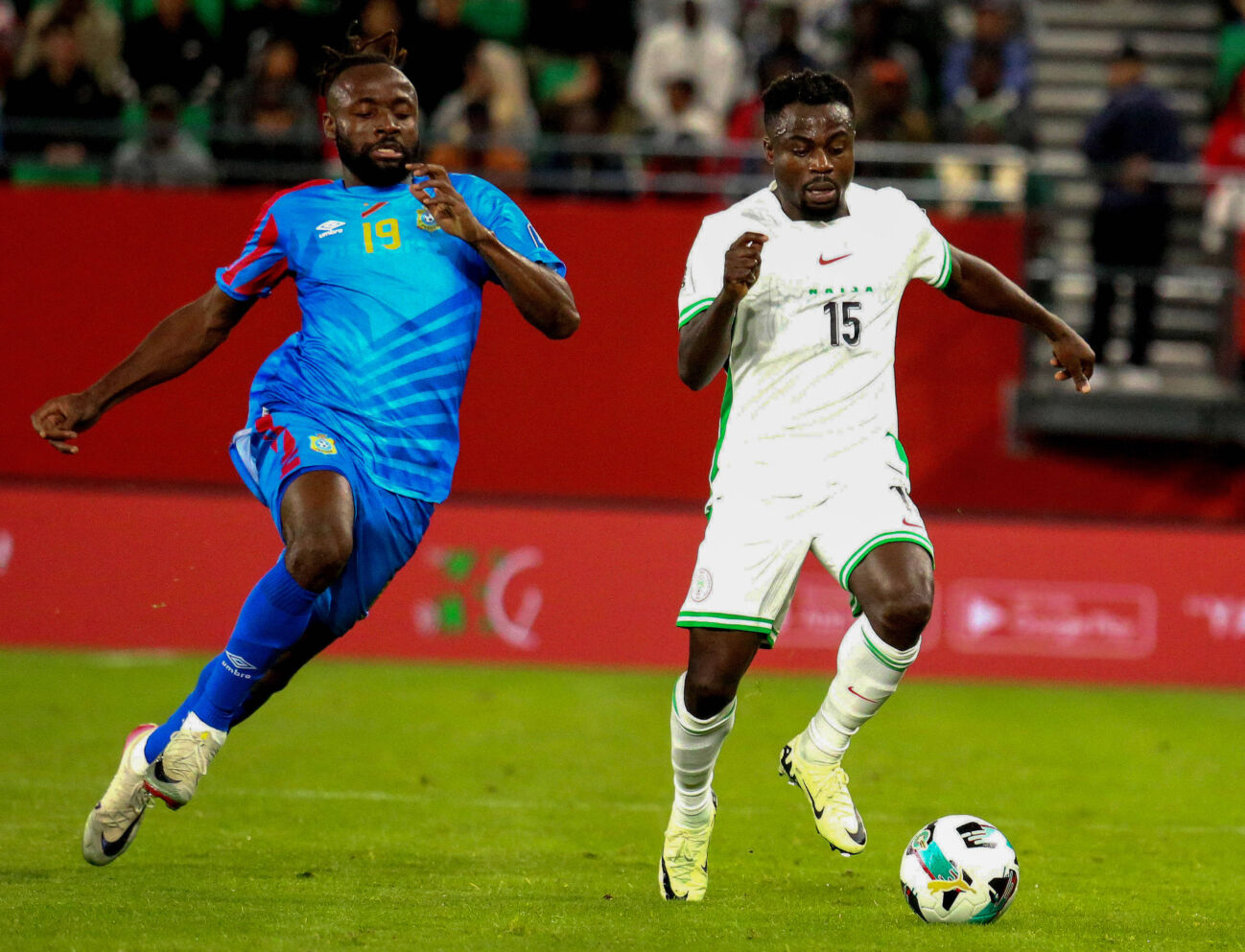 RABAT, MOROCCO - NOVEMBER 16; Moses Simon of Nigeria and Fiston Mayele of Dr Congo during the 2026 FIFA World Cup, WM, Weltmeisterschaft, Fussball Playoffs between Nigeria and Dr Congo at Prince Moulay El Hassan Stadium on November 16, 2025 in Rabat, Morocco. Photo by Shengolpixs Copyright: xKarpushevx