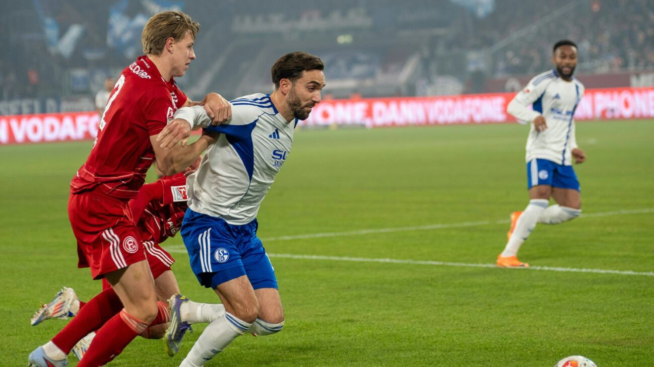 Schalke marschiert und vergrößert Fortunas Krise