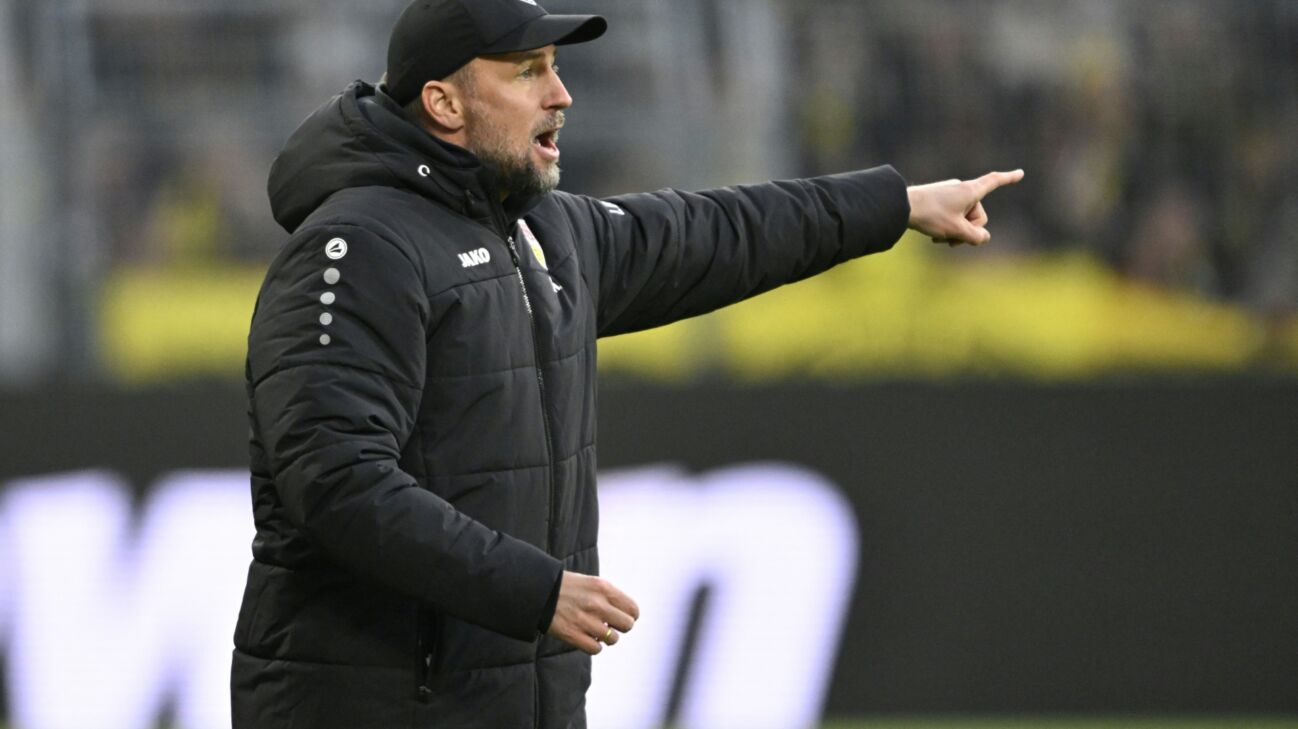 Hoeneß verteidigt Mega-Rotation: "Du musst dazu stehen" Hoeneß verteidigt Mega-Rotation: "Du musst dazu stehen"