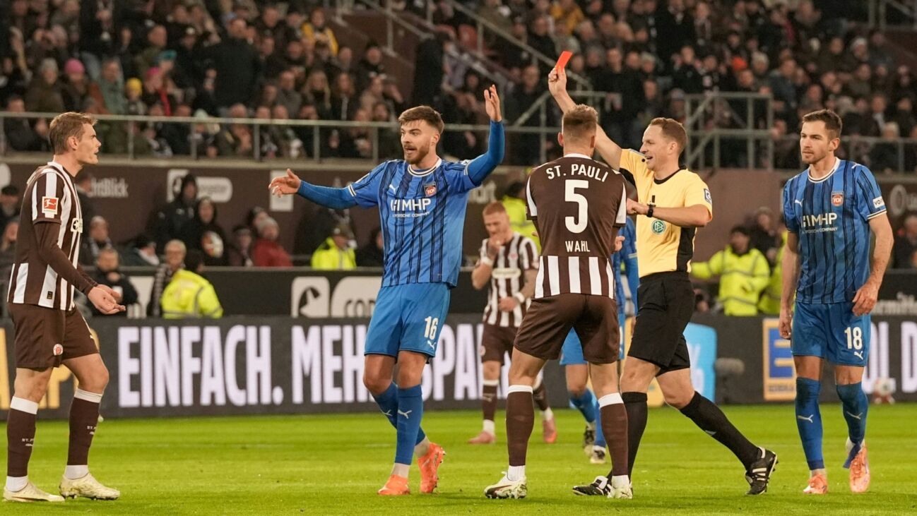 Kaars knipst: St. Pauli gewinnt Kellerduell in Unterzahl