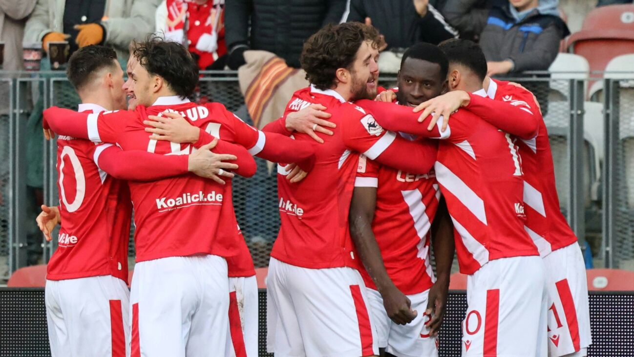 3. Liga: Cottbus nach Topspiel-Sieg zurück an der Spitze