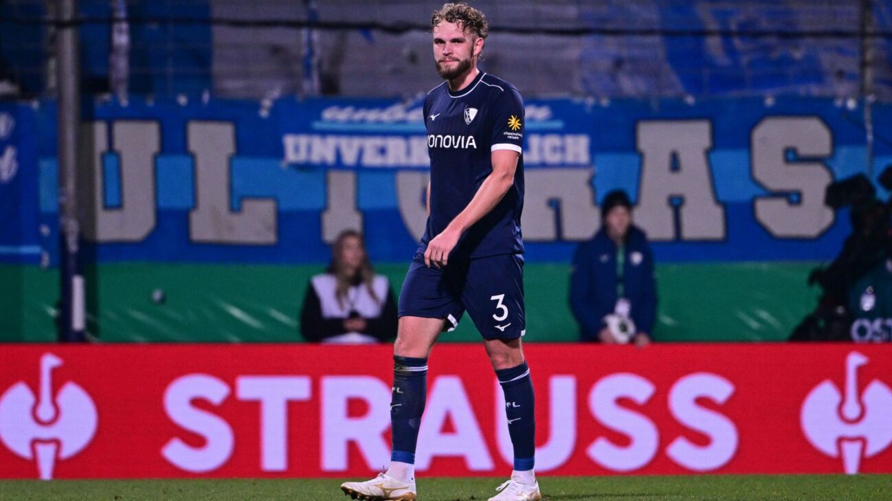 Eigentor und Rot: Strompf verhilft Stuttgart ins Viertelfinale