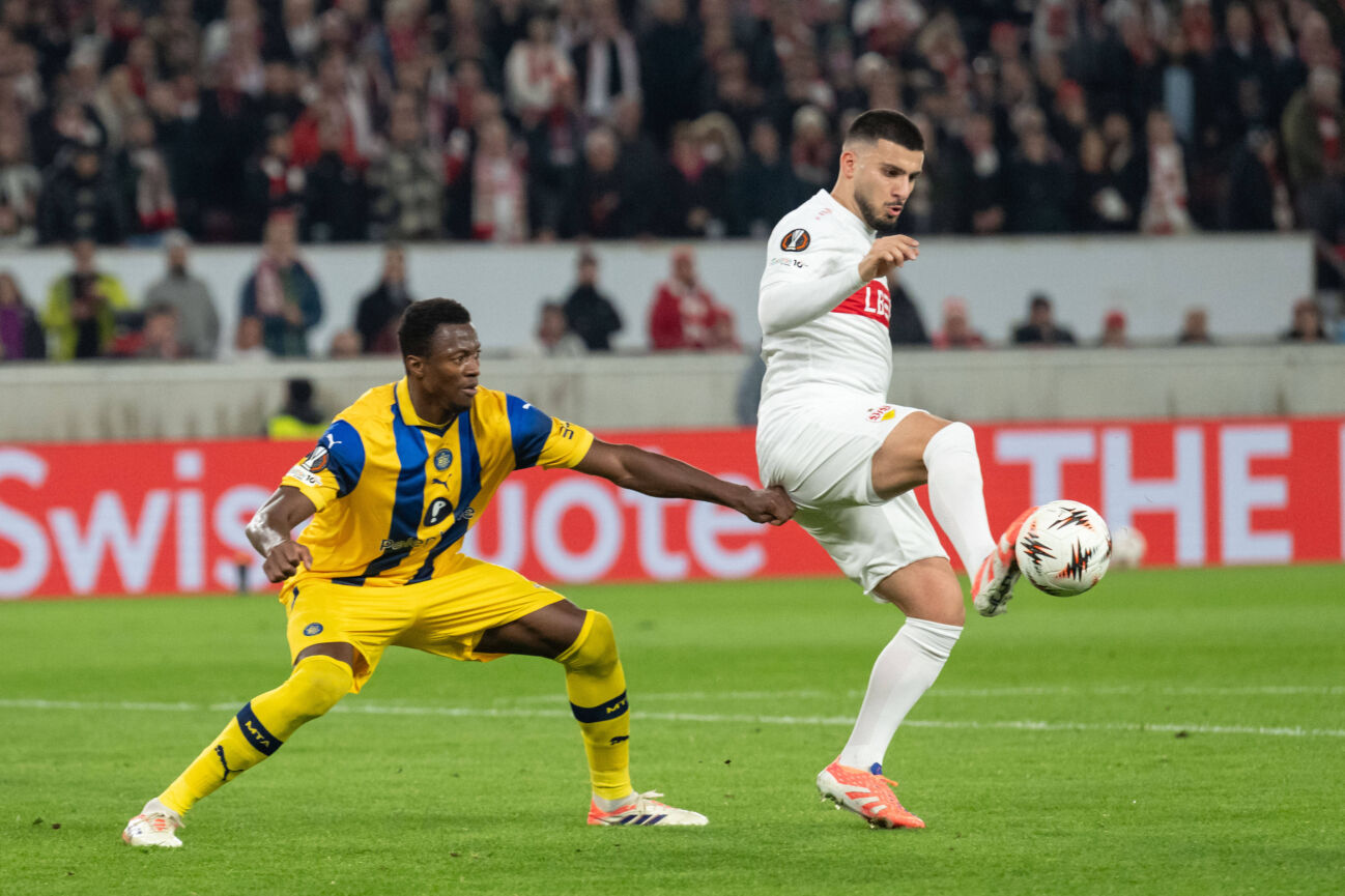 v. li. im Zweikampf Mohamed Ali Camara (Maccabi Tel Aviv, 05), Deniz Undav (VfB Stuttgart 26) GER, VfB Stuttgart vs. Maccabi Tel Aviv, Fussball, UEFA Europa League, Herren, 6. Spieltag, Spielzeit 2025 2026, 11.12.2025, GER, VfB Stuttgart vs. Maccabi Tel Aviv, Fussball, UEFA Europa League, Herren, 6. Spieltag, Spielzeit 2025 2026, 11.12.2025 Stuttgart *** from left in duel Mohamed Ali Camara Maccabi Tel Aviv, 05 , Deniz Undav VfB Stuttgart 26 GER, VfB Stuttgart vs Maccabi Tel Aviv, Football, UEFA Europa League, Men, Matchday 6, Season 2025 2026, 11 12 2025, GER, VfB Stuttgart vs Maccabi Tel Aviv, Football, UEFA Europa League, Men, Matchday 6, Season 2025 2026, 11 12 2025 Stuttgart Copyright: xEibner-Pressefoto WolfgangxFrankx EP_WFK