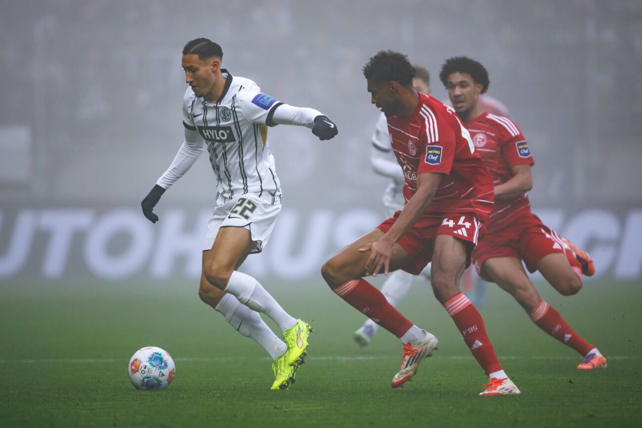 Younes Ebnoutalib (SV 07 Elversberg) im Zweikampf mit Elias Egouli (Fortuna Duesseldorf), SV Elversberg vs Fortuna Duesseldorf, Fussball, 2. Bundesliga, 16. Spieltag, Saison 2025 2026, 14.12.2025 DFB regulations prohibit any use of photographs as image sequences and or quasi-video. SV Elversberg vs Fortuna Duesseldorf, Fussball, 2. Bundesliga, 16. Spieltag, Saison 2025 2026, 14.12.2025 *** Younes Ebnoutalib SV 07 Elversberg in duel with Elias Egouli Fortuna Duesseldorf , SV Elversberg vs Fortuna Duesseldorf, Soccer, 2 Bundesliga, Matchday 16, Season 2025 2026, 14 12 2025 DFB regulations prohibit any use of photographs as image sequences and or quasi video SV Elversberg vs Fortuna Duesseldorf, Soccer, 2 Bundesliga, Matchday 16, Season 2025 2026, 14 12 2025 Copyright: xEibner-Pressefoto AlexanderxNeisx EP_ANS